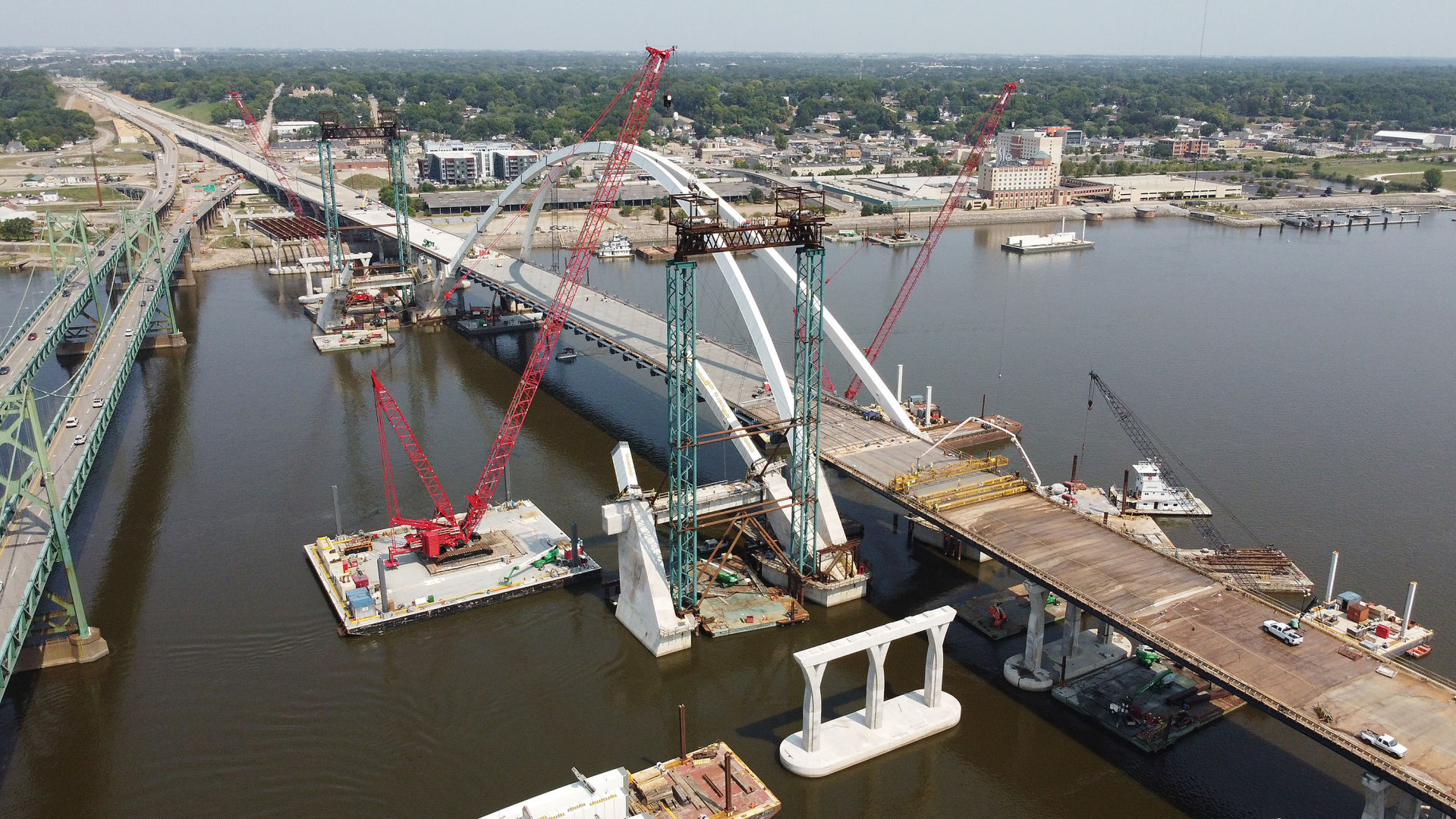 082520-qc-nws-bridge-004